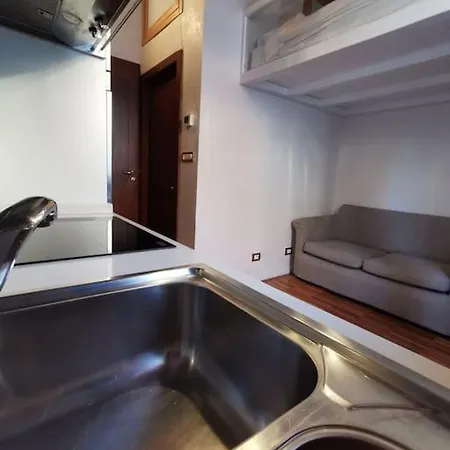 Metro Stop, Prada & Design 아파트 *