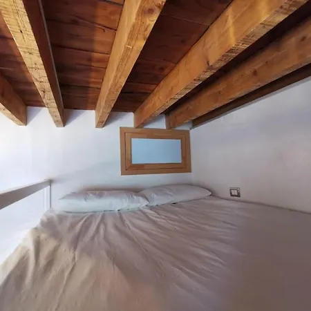 Metro Stop, Prada & Design 아파트 밀라노