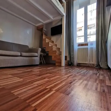 Metro Stop, Prada & Design 밀라노