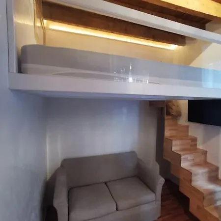 Metro Stop, Prada & Design 아파트