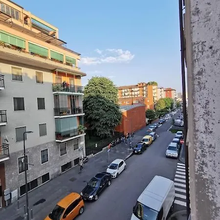 Metro Stop, Prada & Design 아파트 *