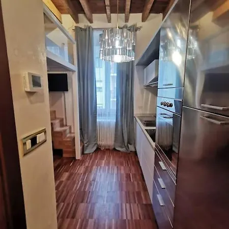 아파트 Metro Stop, Prada & Design *